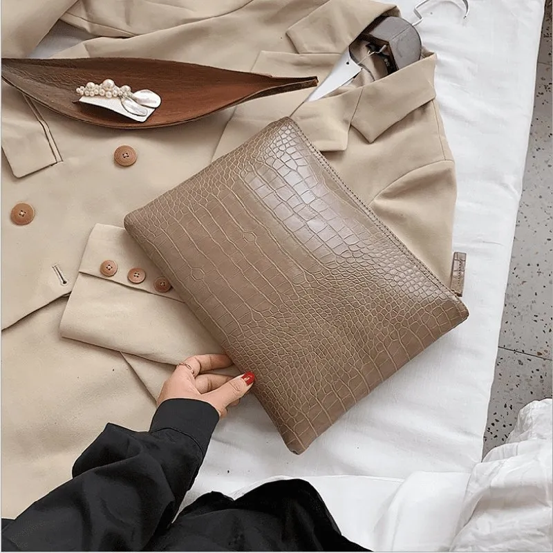 Crocodile Pattern Zipper Design Clutch Bag
